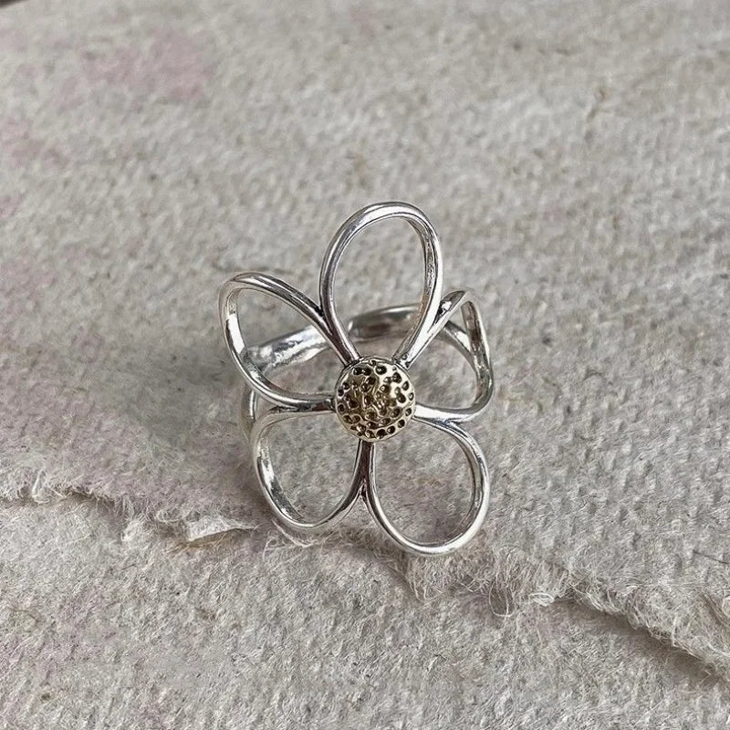 Anillo Artesanal con Gran Flor para Mujer — Estilo Y2K en Color Plata