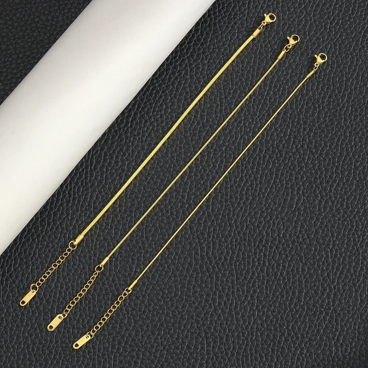 Pulsera de Acero con Colgante Cuadrado