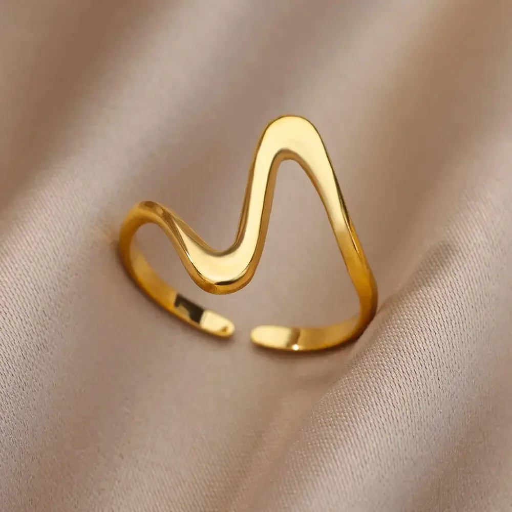 Anillo Dorado Vintage con Corazón