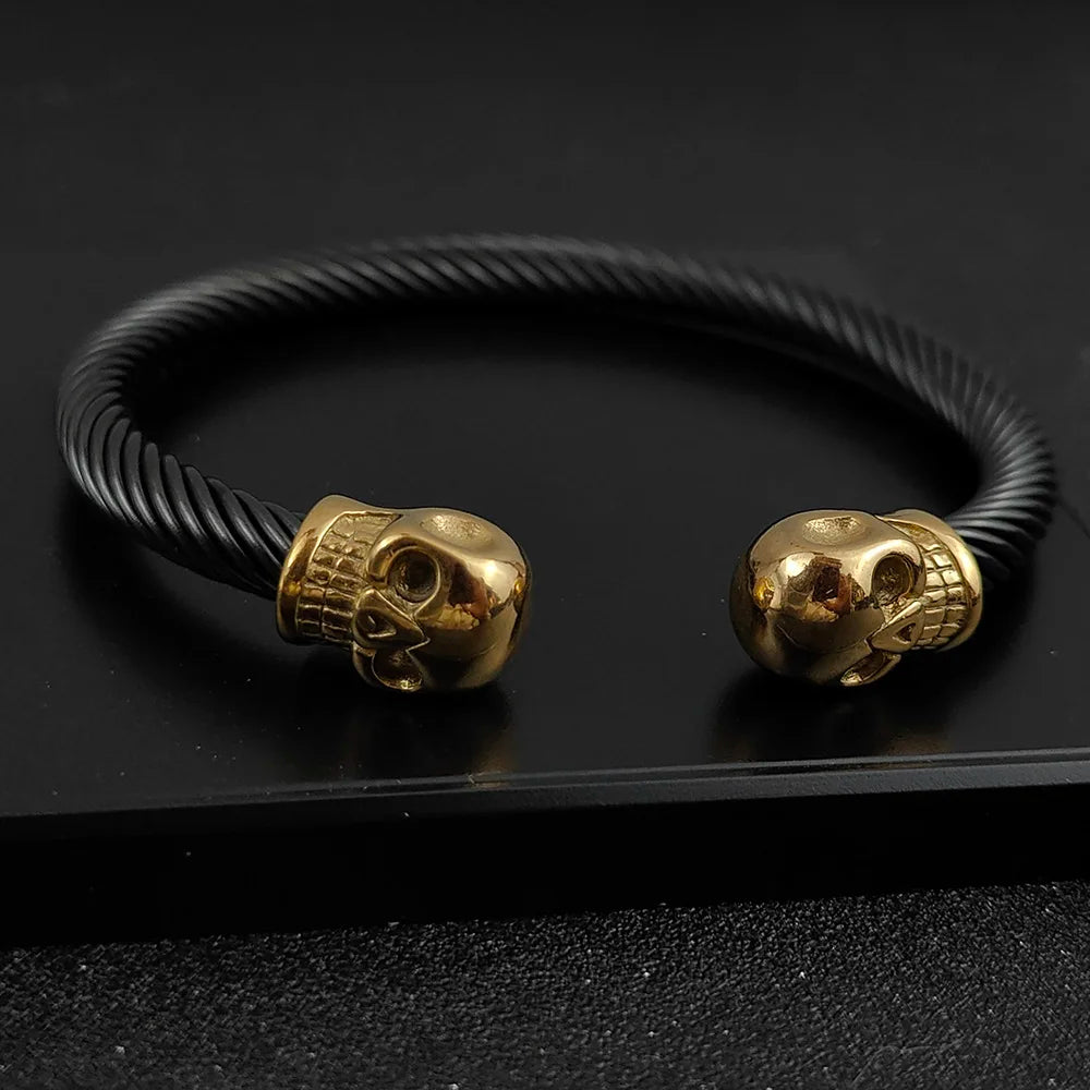 Brazalete Abierto de Acero con Doble Calavera