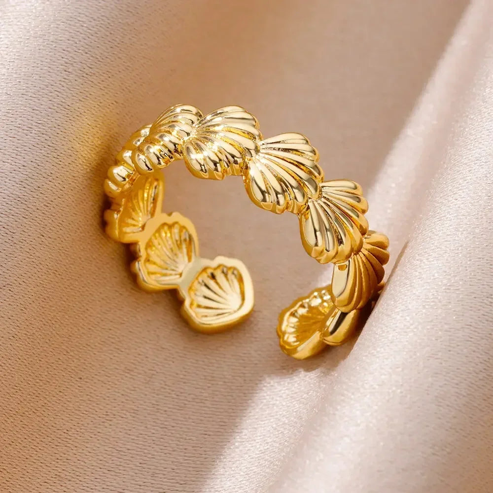 Anillo Dorado Vintage con Corazón
