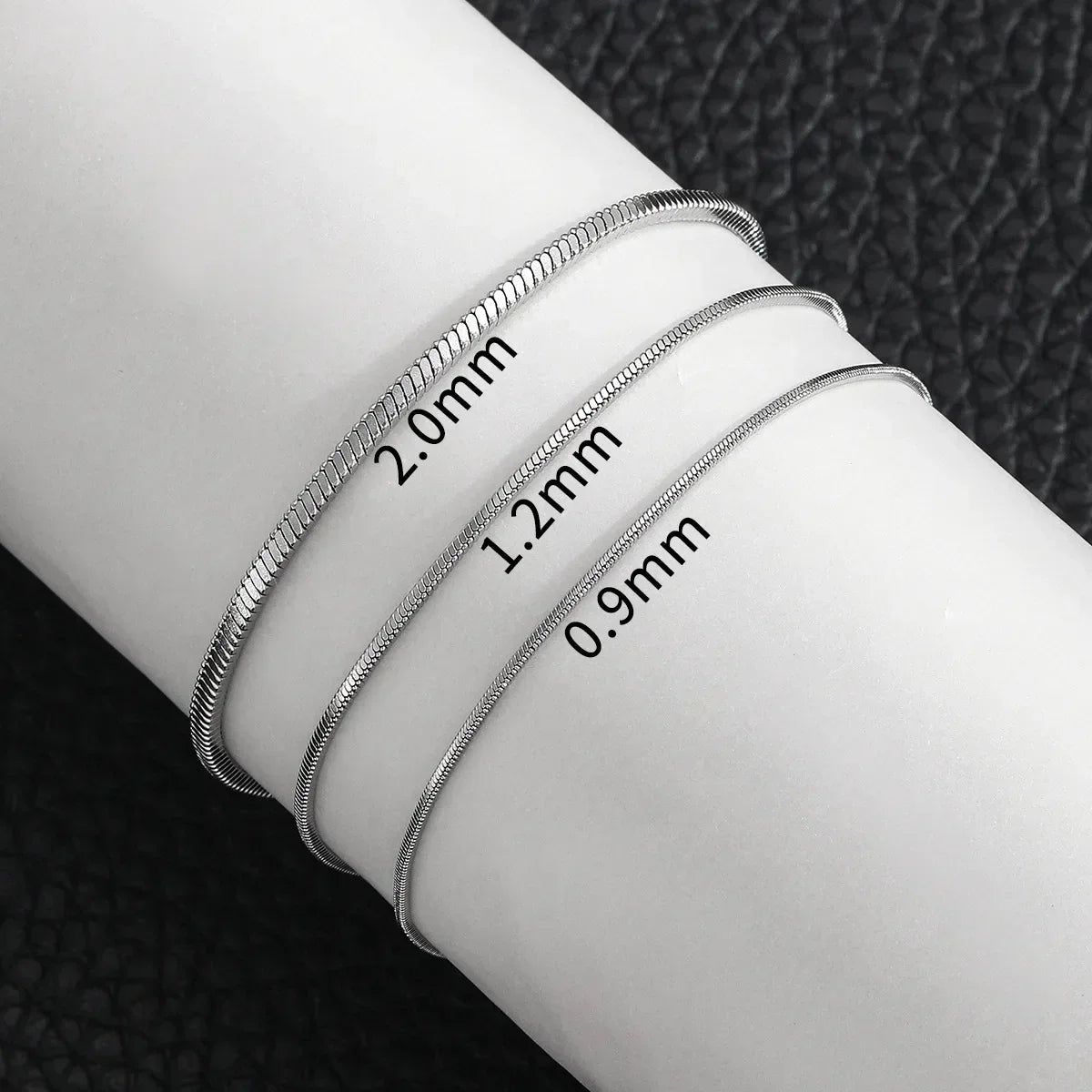 Pulsera de Acero con Colgante Cuadrado
