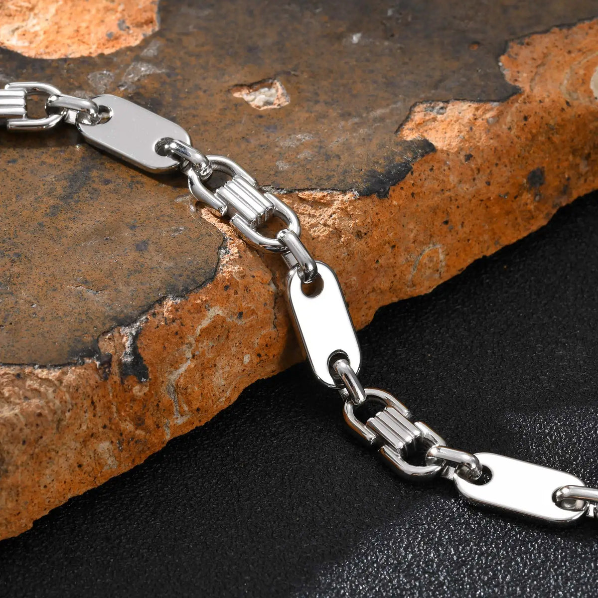 Pulsera Geométrica de Acero Hecha a Mano