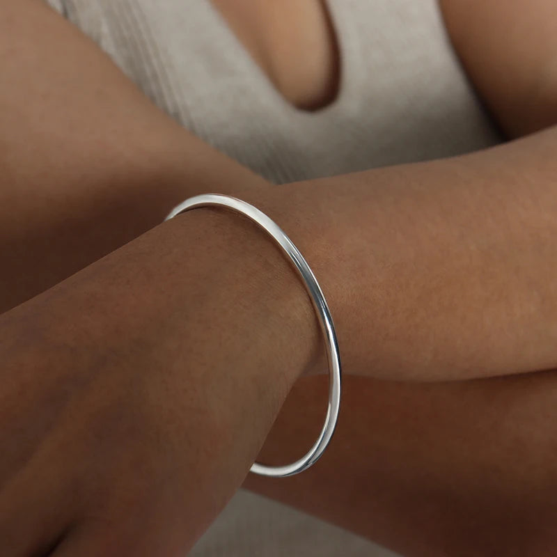 Pulsera Redonda Minimalista Dorada