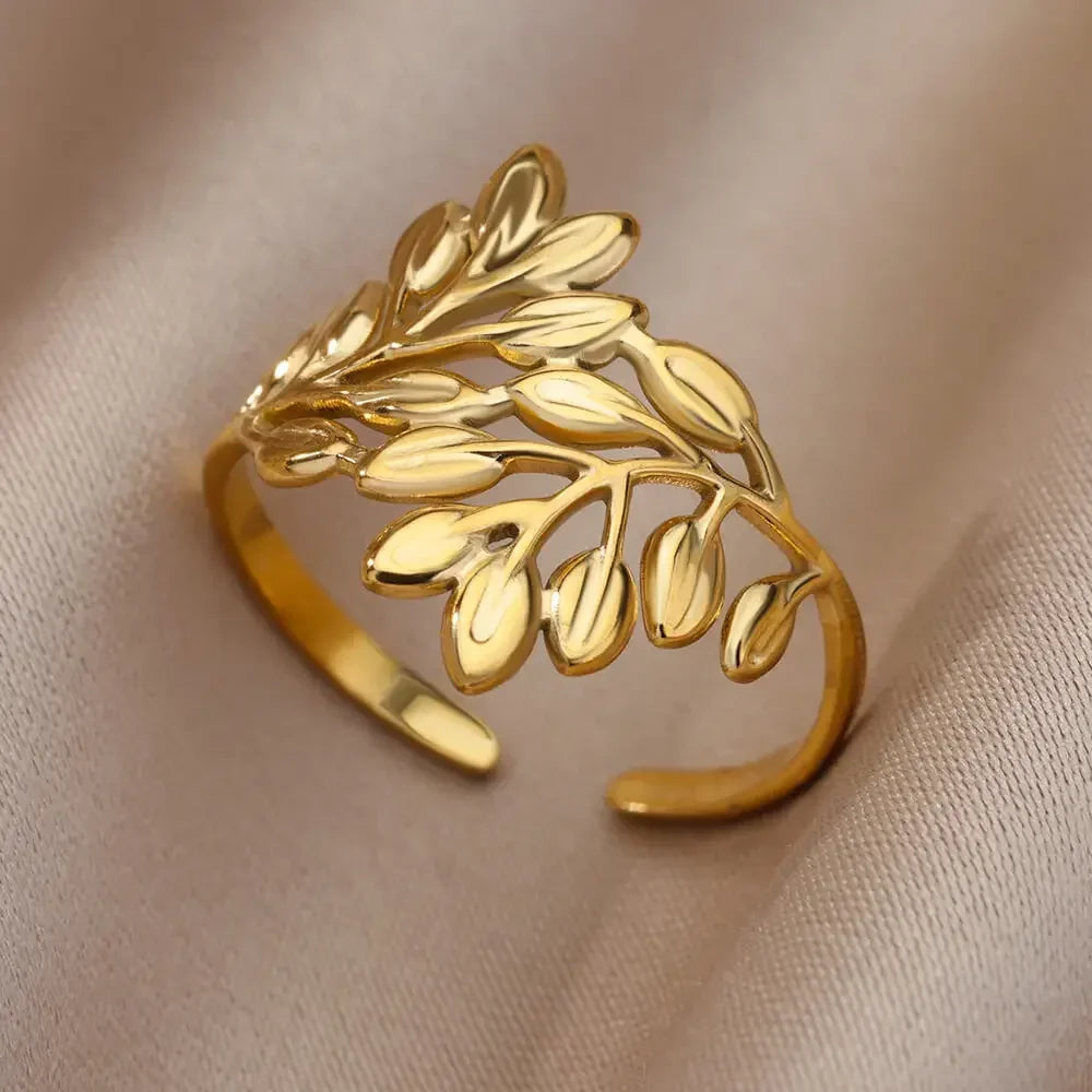 Anillo Dorado Vintage con Corazón