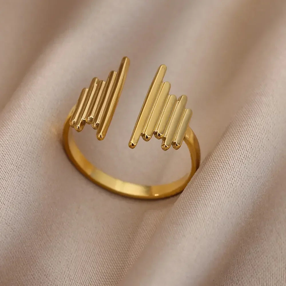 Anillo Dorado Vintage con Corazón