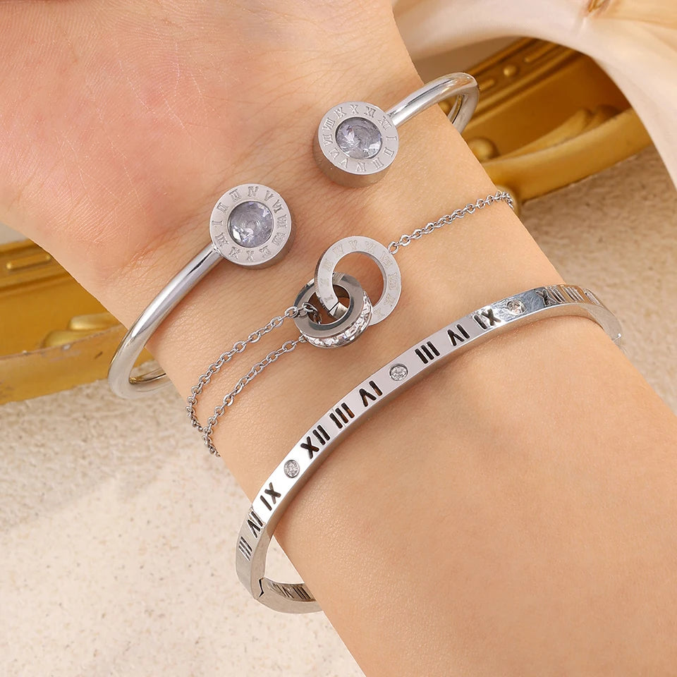 Pulsera Abierta con Números Romanos