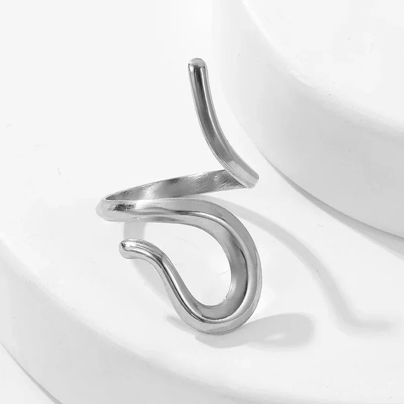 Anillo Dorado de Acero con Dijes
