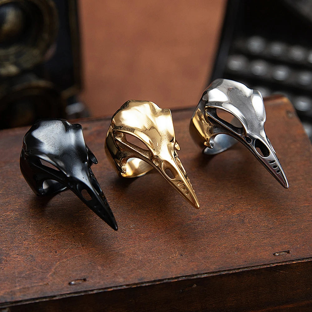 Anillo Gótico de Acero con Pico de Pájaro