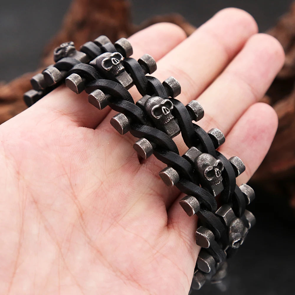 Pulsera de Cuero Trenzado con Calavera Negra