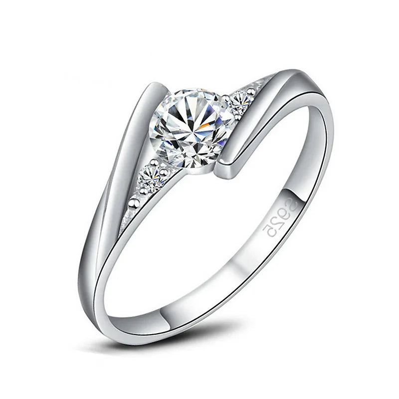 Anillo Plateado de Acero con Circonita Cuadrada