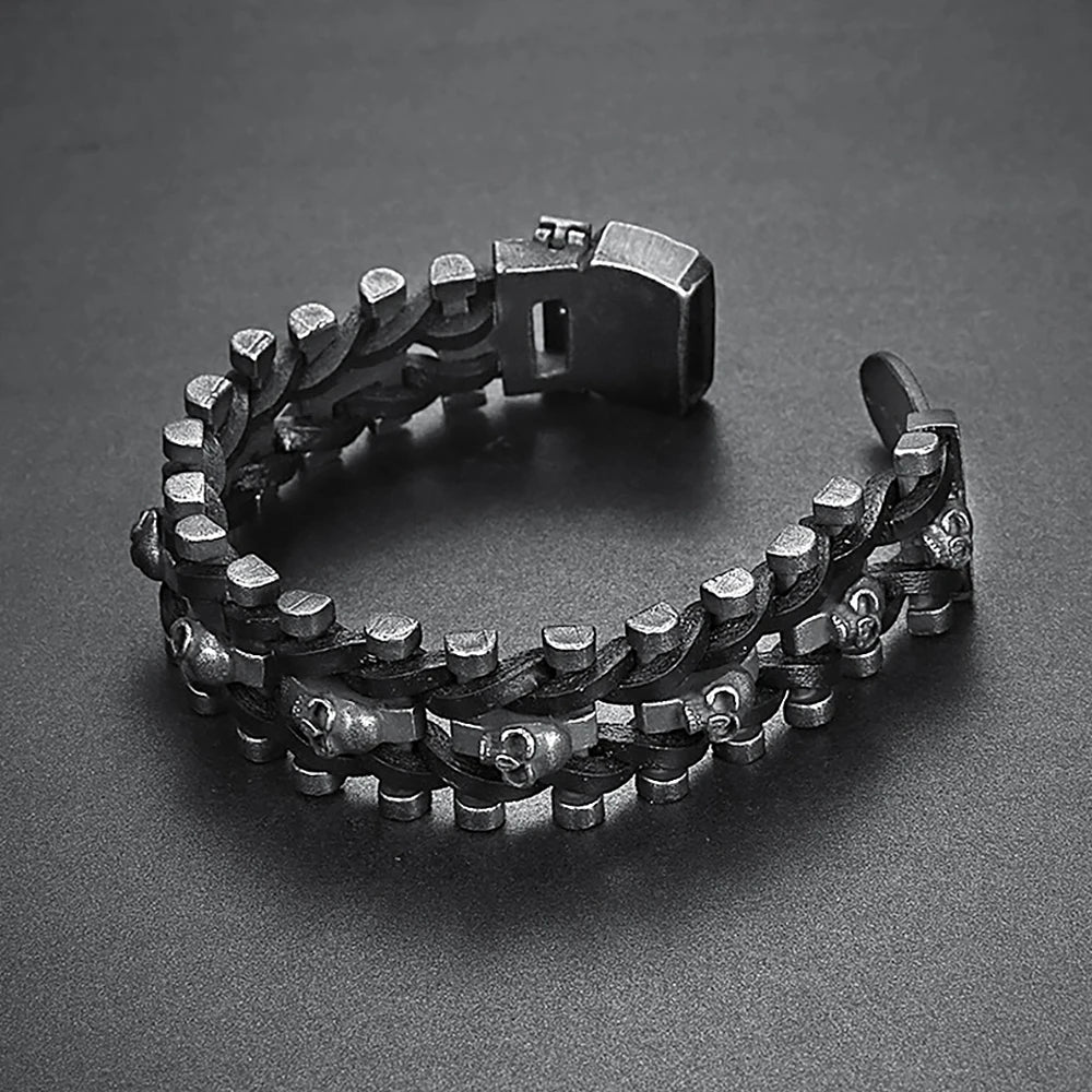 Pulsera de Cuero Trenzado con Calavera Negra