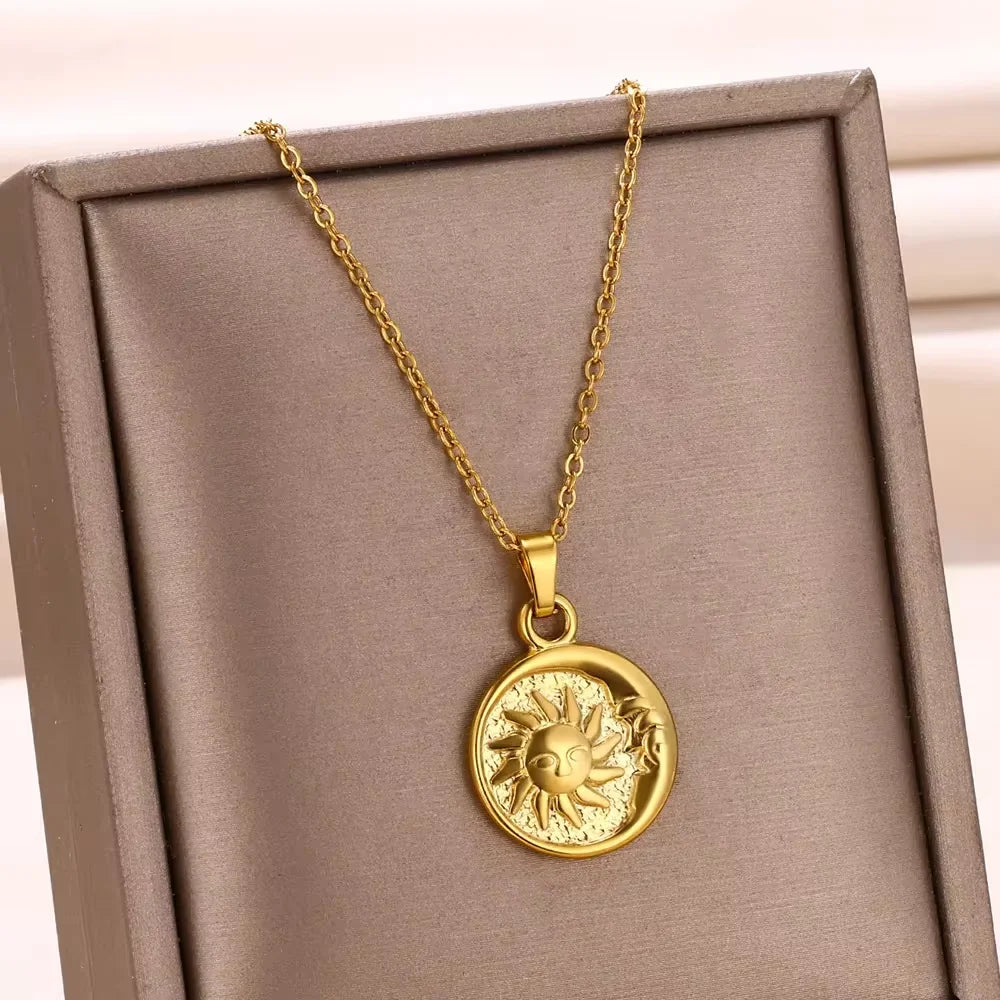 Collar Geométrico de Acero con Girasol