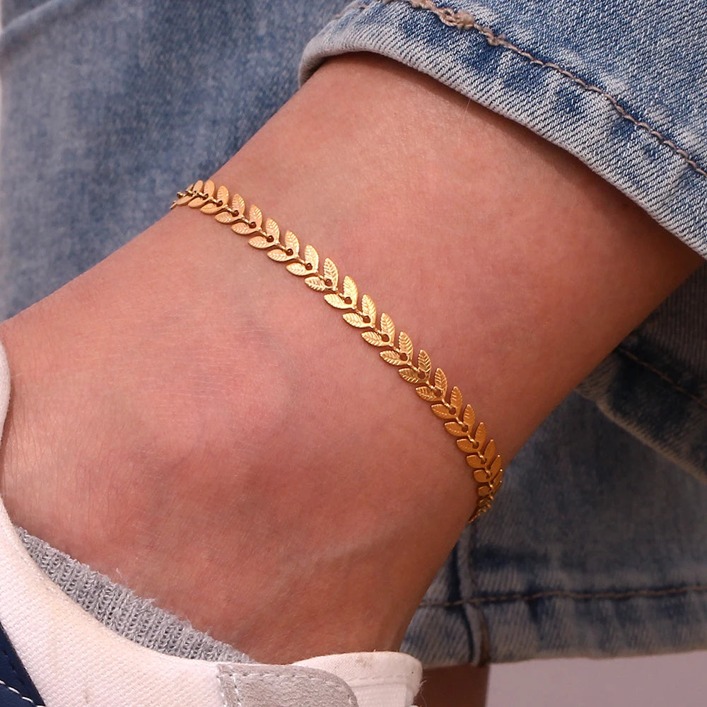 Conjunto Dorado de Acero con Hojas