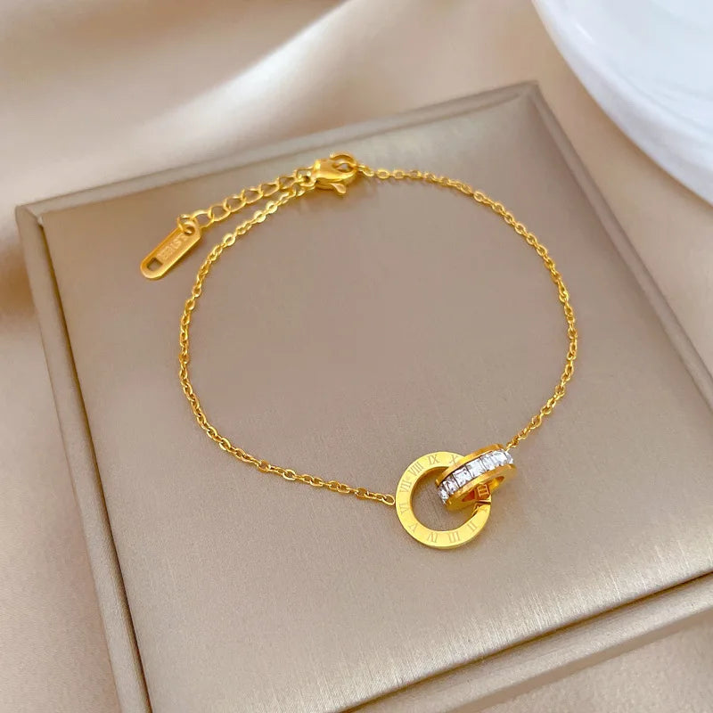 Pulsera Dorada de Acero con Números Romanos