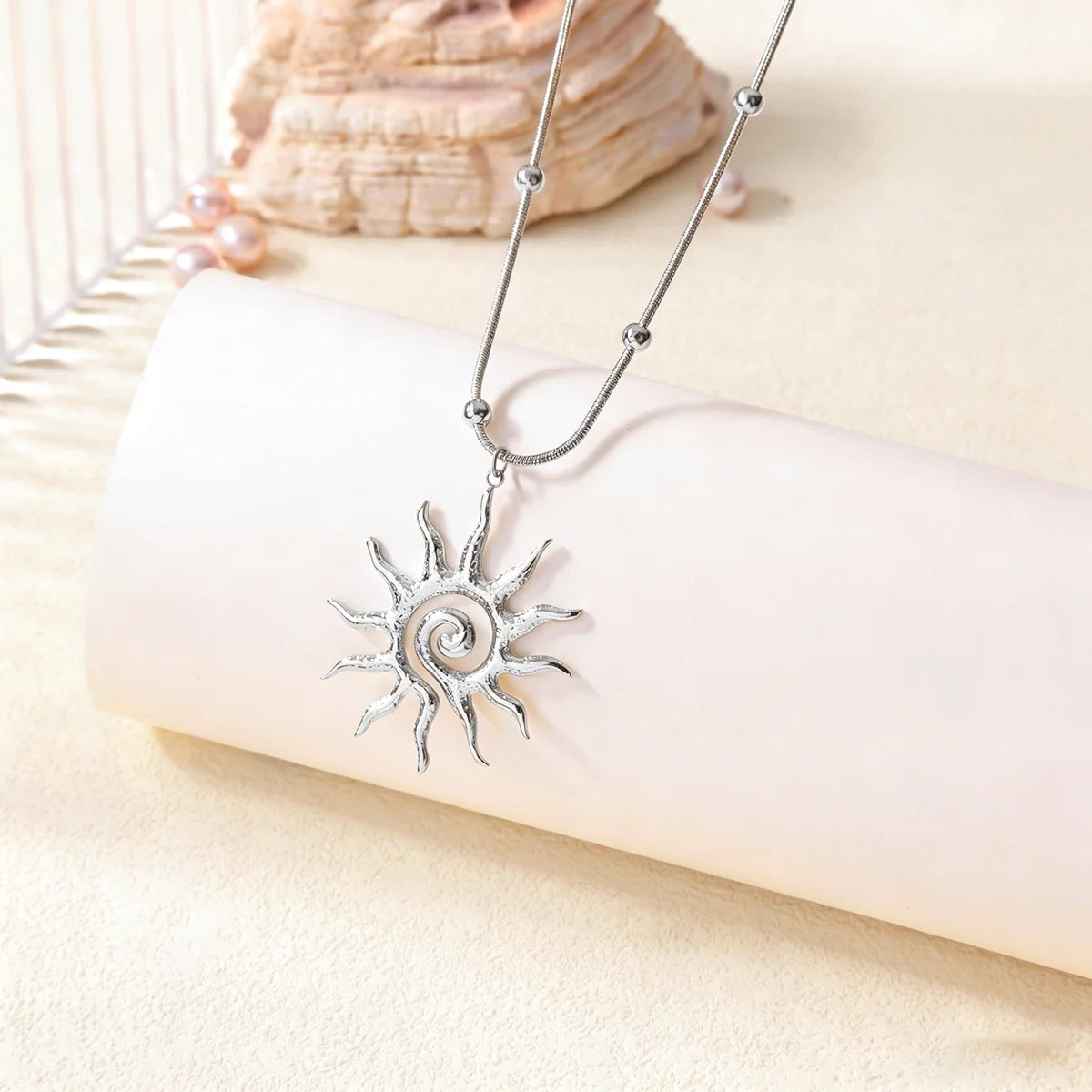 Collar Geométrico de Acero con Girasol