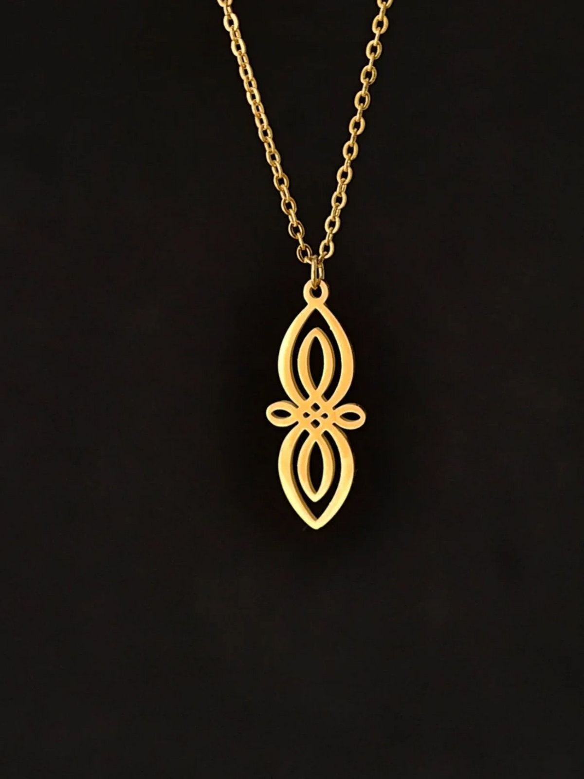 Collar de Acero con Nudo de Bruja