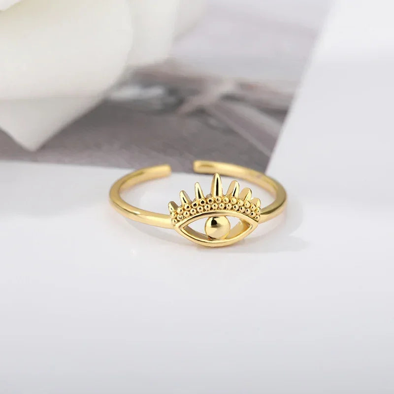 Anillo Dorado Vintage con Corazón