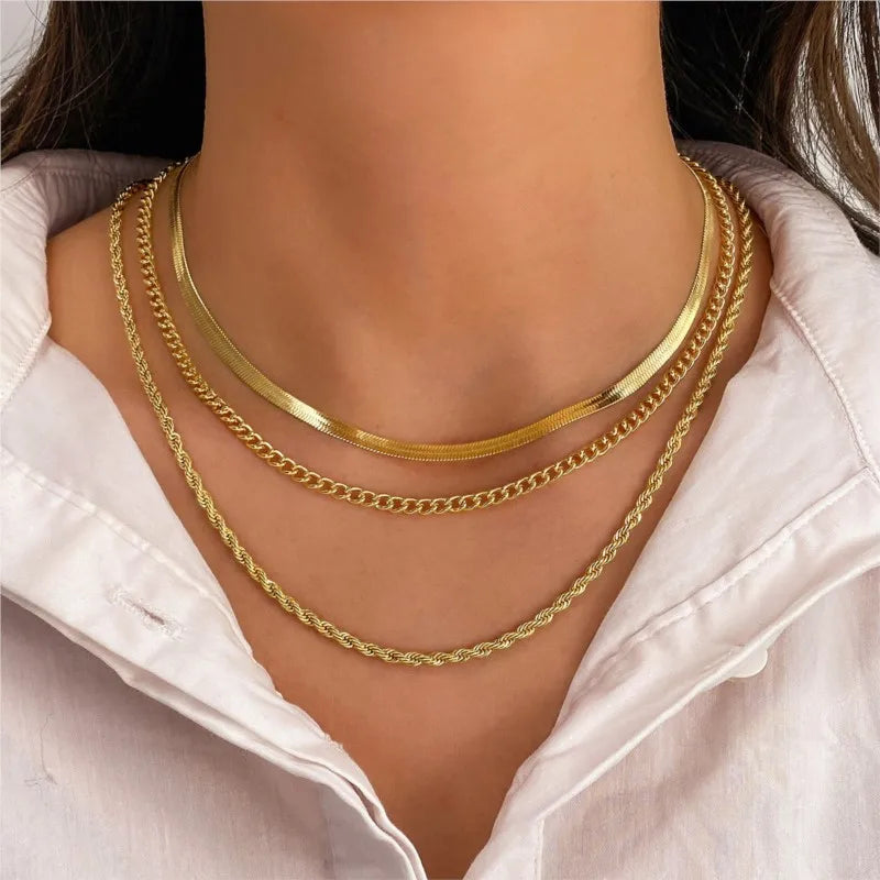 Collar Minimalista de Acero con Tres Capas