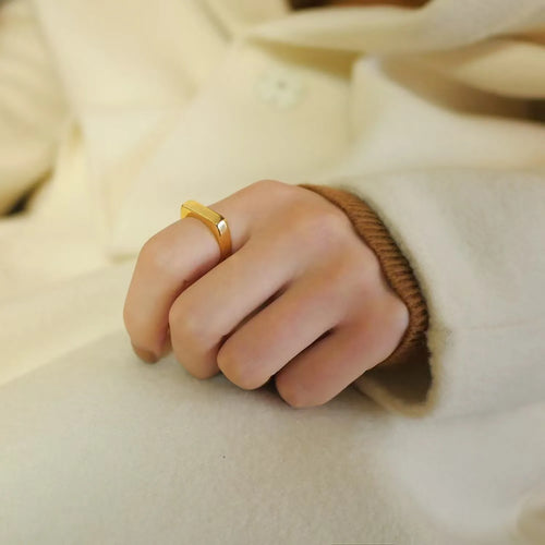 Anillo Cuadrado Minimalista de Acero
