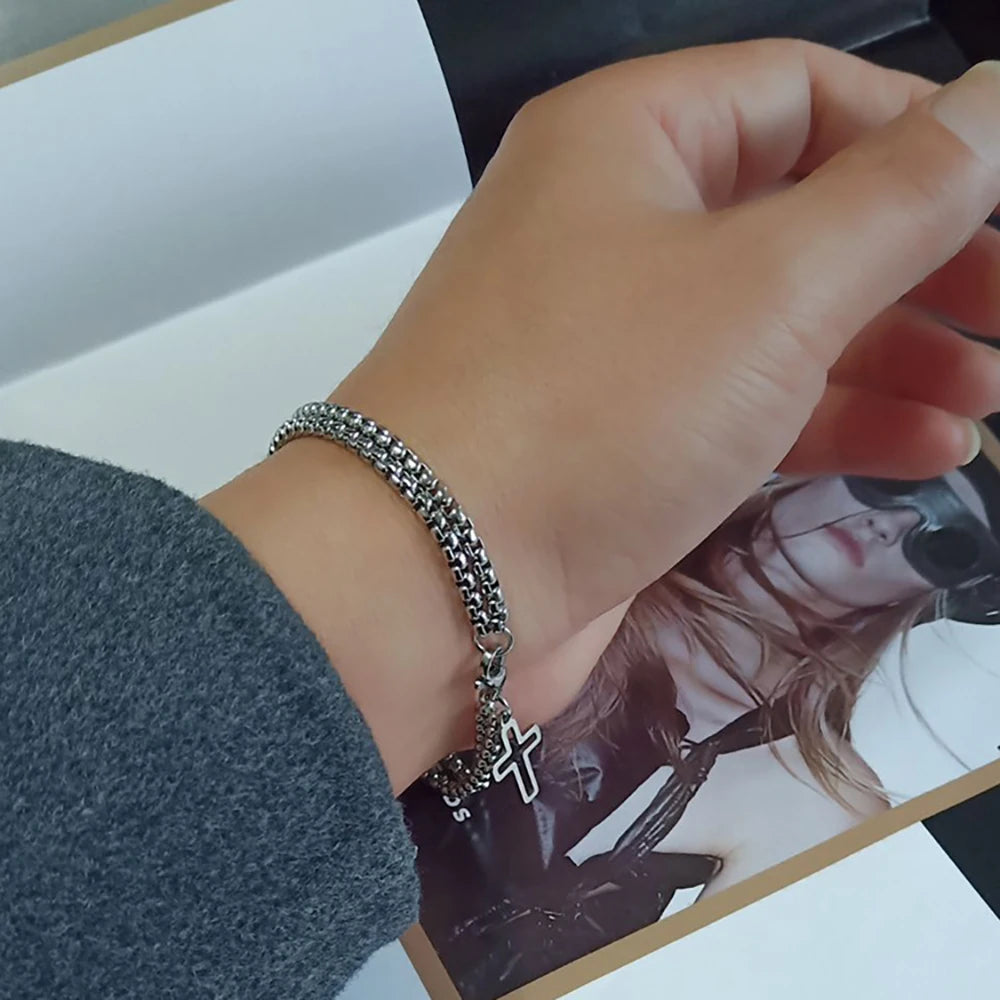 Pulsera Doble de Acero con Diseño Cruzado