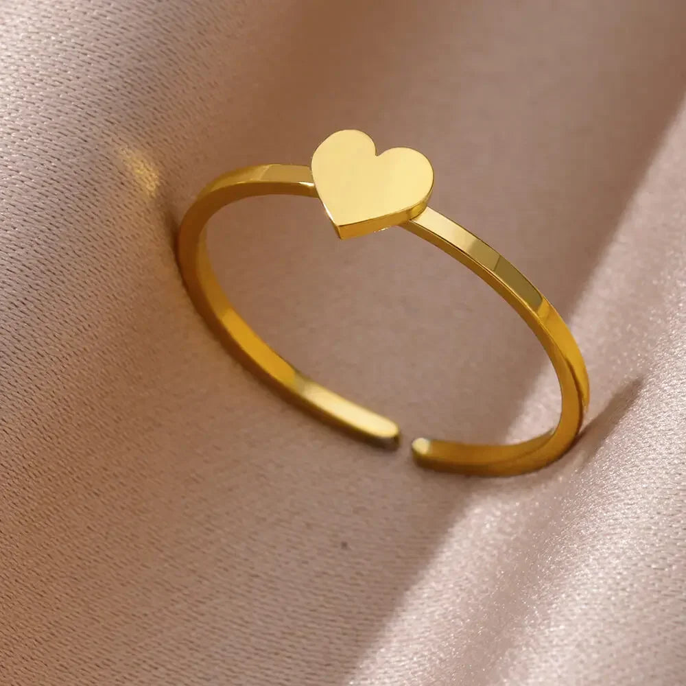 Anillo Dorado Vintage con Corazón