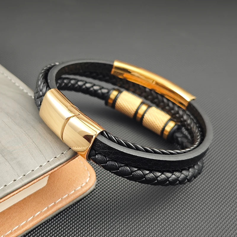 Pulsera Multicapa de Cuero con Cuentas Doradas