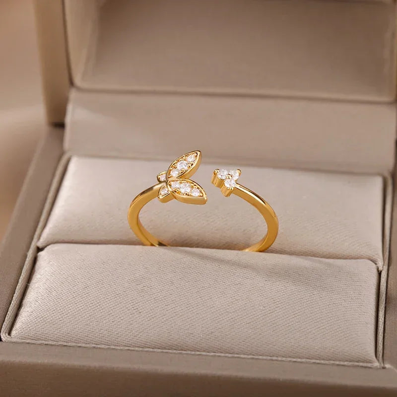 Anillo Dorado Vintage con Corazón