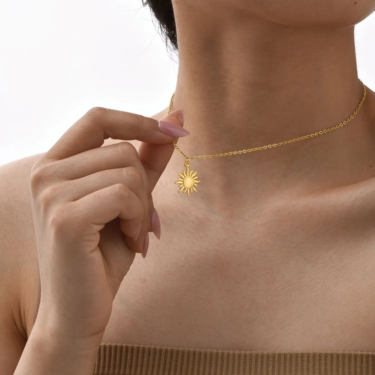 Collar Dorado de Acero con Girasol