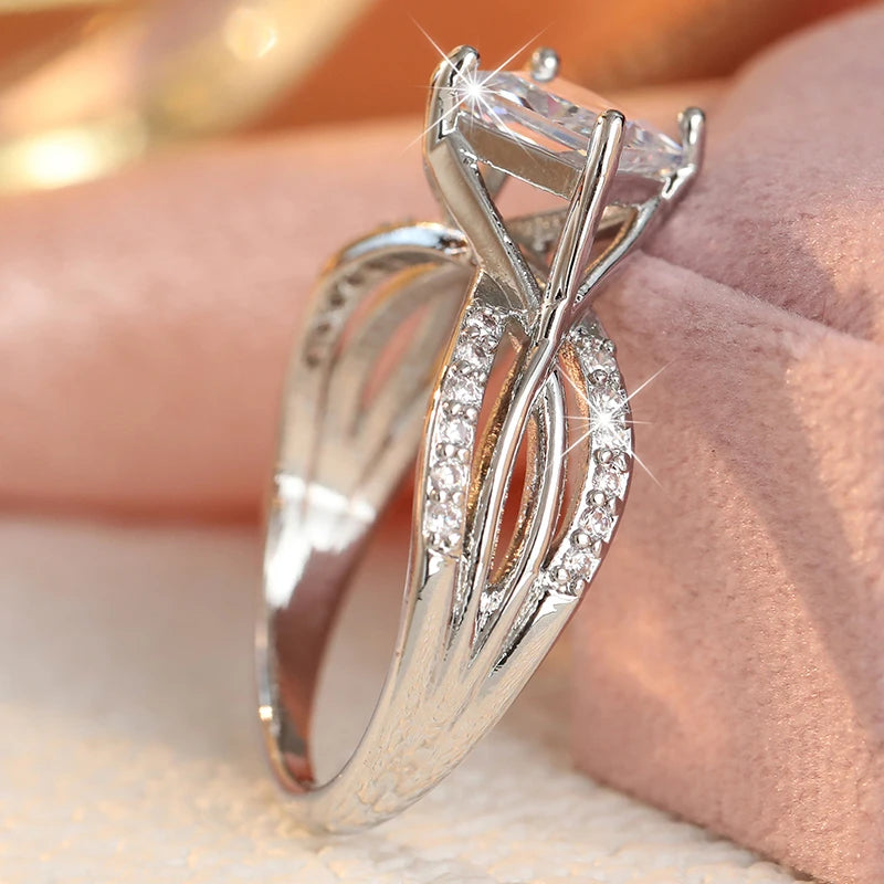 Anillo de Promesa con Zirconia Sintética de Lujo para Mujer