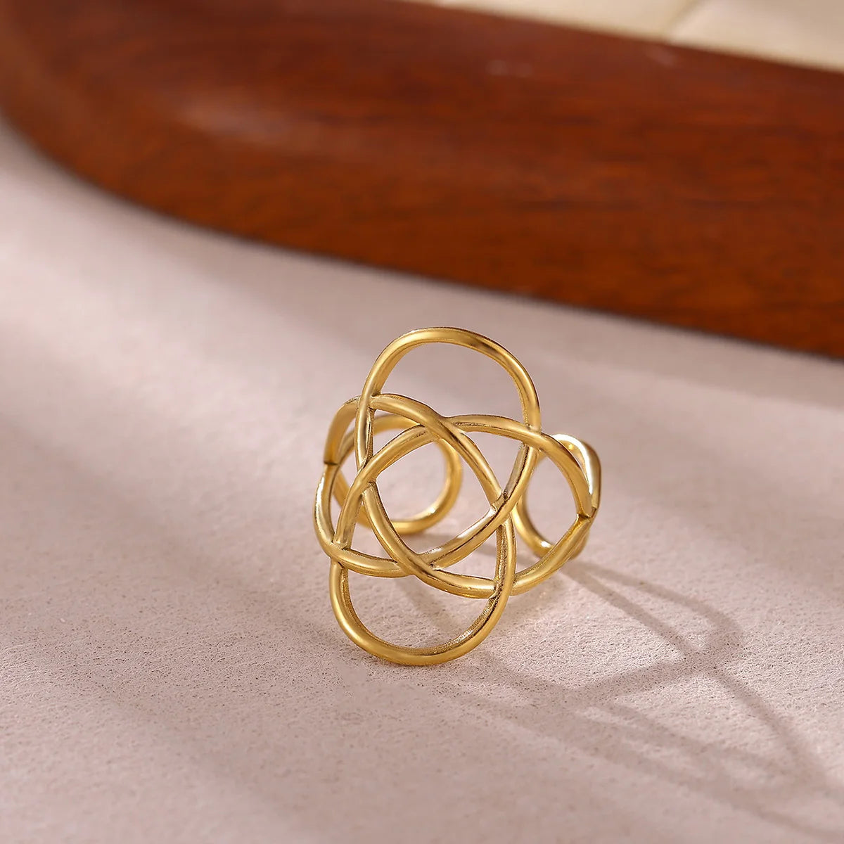 Anillo Geométrico Infinito de Acero Inoxidable Dorado para Mujer