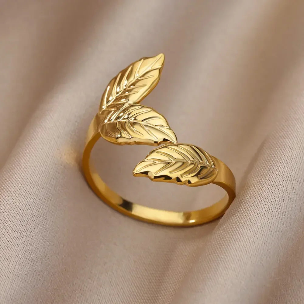 Anillo Dorado Vintage con Corazón