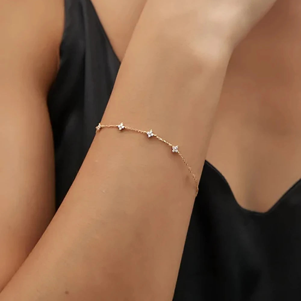 Collar Dorado con Trébol y Circonitas