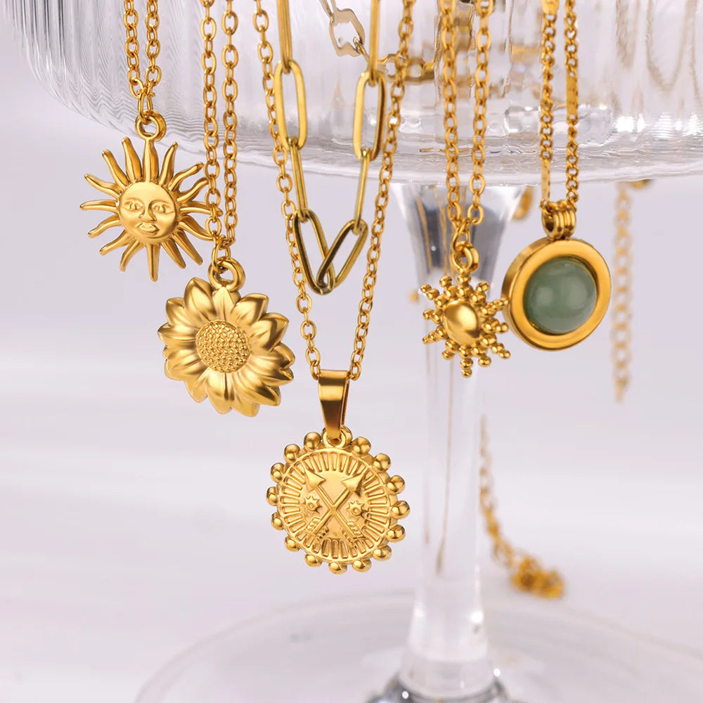 Collar Geométrico de Acero con Girasol