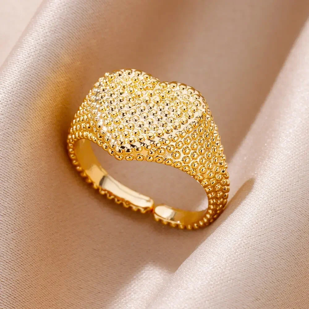 Anillo Dorado Vintage con Corazón