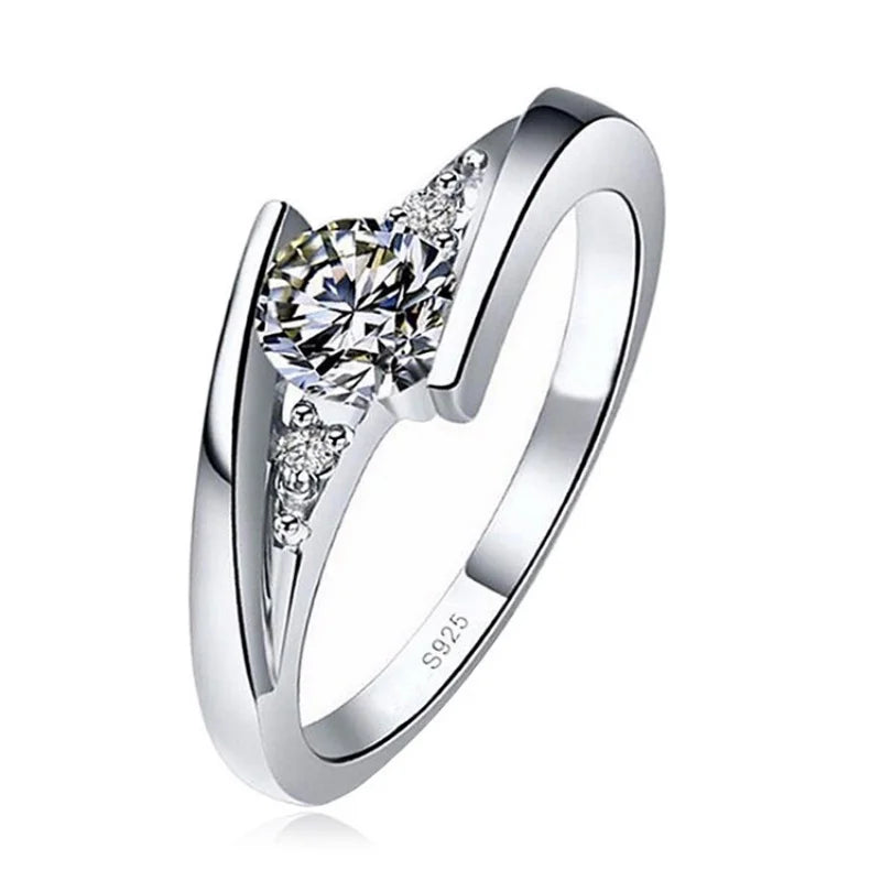 Anillo Plateado de Acero con Circonita Cuadrada