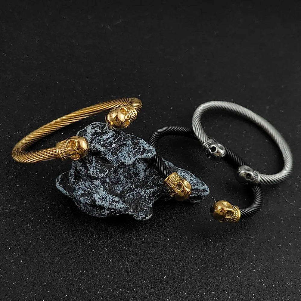Brazalete Abierto de Acero con Doble Calavera