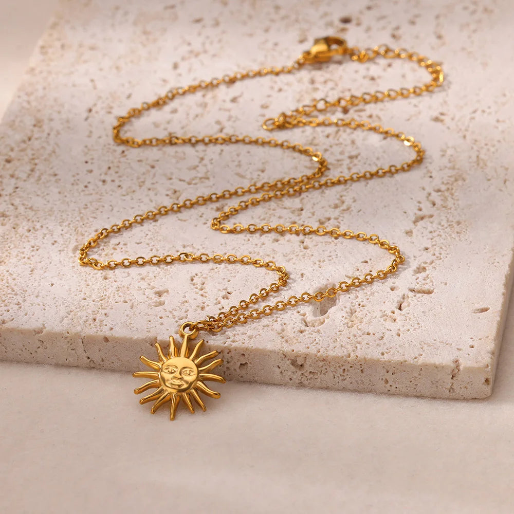 Collar Geométrico de Acero con Girasol