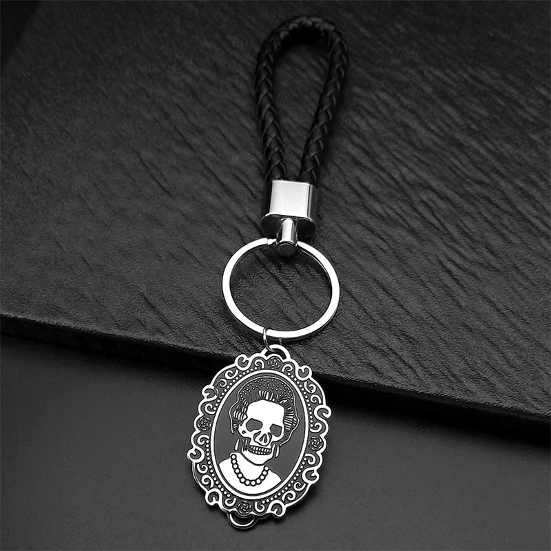 Llavero Gótico de Cuero con Calavera