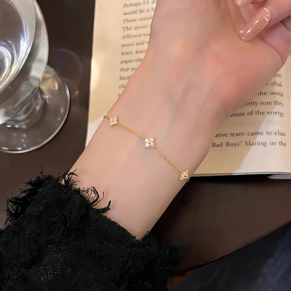 Collar Dorado con Trébol y Circonitas