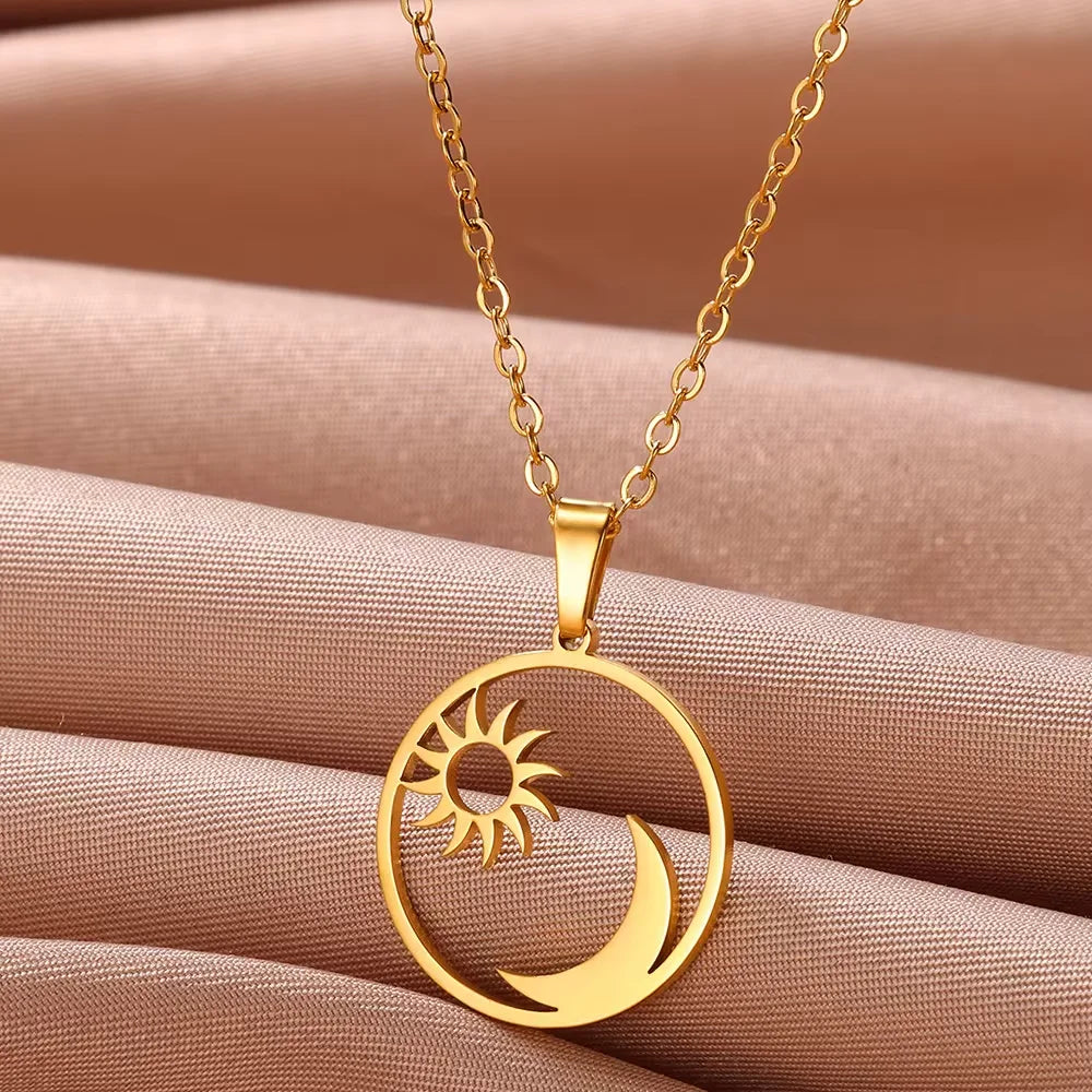 Collar Geométrico de Acero con Girasol