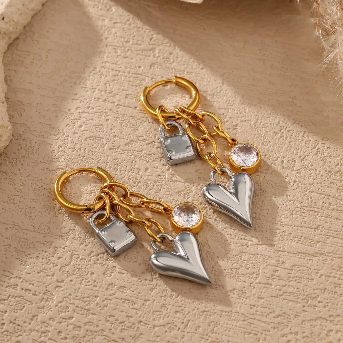 Aretes Colgantes Minimalistas con Candado del Amor en Acero Inoxidable