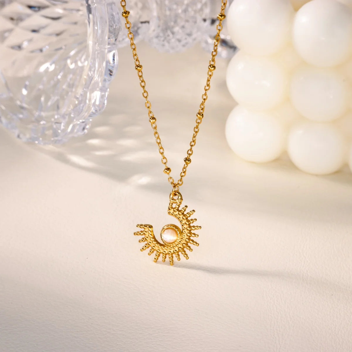 Collar Geométrico de Acero con Girasol