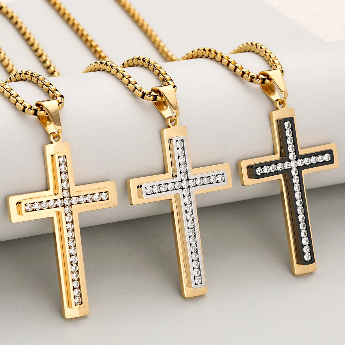 Collar de Acero con Cruz y Cristales