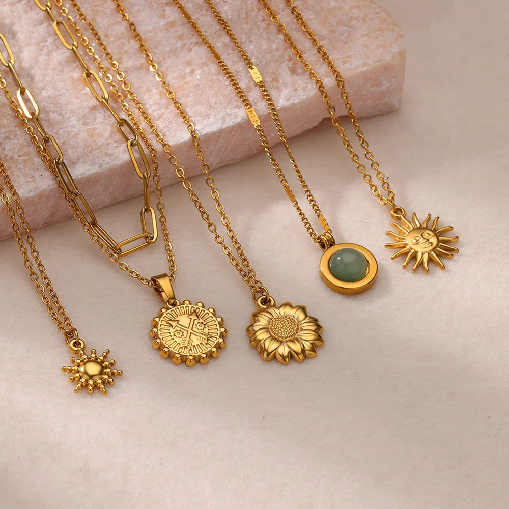 Collar Geométrico de Acero con Girasol